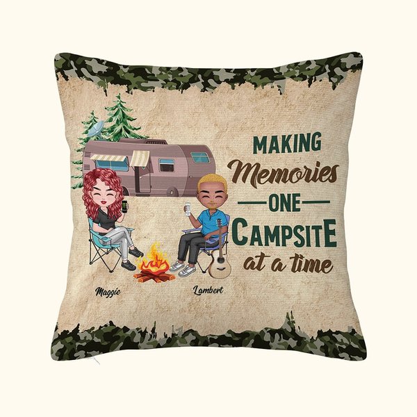 Funda de cojín personalizada Making Memories One Campsite At A Time Regalo de cumpleaños y aniversario para parejas de camping Decoración del hogar
