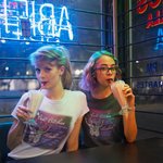 Spersonalizowana koszulka Best Bitches Tolerating Idiots And Keeping Each Other Sane Daily Wear Prezent dla najlepszego przyjaciela