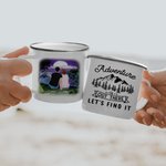 Spersonalizowany kubek emaliowany Adventure Is Out There Let's Find It 11oz Night Family Camping z uchwytem Przenośny, lekki i łatwy do czyszczenia prezent urodzinowy