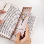 Marque-Page Personnalisé avec Fleur de Naissance et Nom Cadeau pour Amoureux des Livres Grand-Mère Meilleure Amie Étudiante