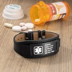 Pulsera personalizada de cuero ajustable de alerta médica de emergencia con texto grabado Regalo para hombre o mujer