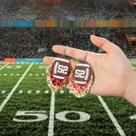 Boucles d'Oreilles de Football Américain Personnalisées avec Numéros Paillettes et Triple-Couche Cadeau pour Maman Joueuse