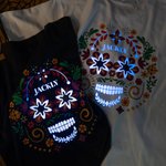 T-shirt ou Sweatshirt Personnalisé avec Nom à Motif Luisant de Crâne Calavera Cadeau Jour des Morts Mexique Halloween