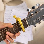 Capos Guitare Uniques Personnalisés avec Nom ou Texte gravé pour Amateurs de Guitare