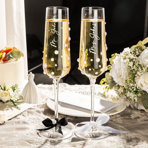 Personalized Set of 2 Engraved Wedding Crystal 7.5oz Champagne Flutes Adorned with Pearls and Ribbon Anniversary Wedding Gift for Newlyweds Couple
