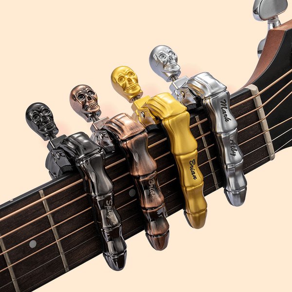 Capos Guitare Uniques Personnalisés avec Nom ou Texte gravé pour Amateurs de Guitare