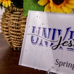 Nombre de la hermandad de mujeres personalizado Placa de cristal acrílico con soporte Regalo de graduación para graduados