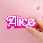 Plaque d'Identité Personnalisée Style Poupeé Fans Rose Imprimée en 3D Marque Décoration de Bureau Cadeau d'Anniversaire pour Fille Fan de Poupée Fans