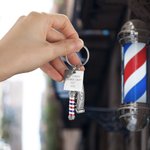 Porte-clés Personnalisé avec Breloque Lampe Salon de Coiffure Tondeuse Cadeau pour Coiffeurs
