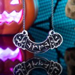 Collier Personnalisé avec Prénom en Tête de Mort Citrouille avec Revêtement Noir Cadeau de Toussaint pour Femmes et Filles