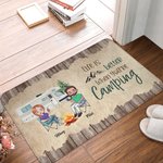 Tapis de Porte Personnalisé avec Dessin de Personnages et Nom Thème Camping Cadeau Anniversaire pour Amis Partenaire Amateur de Camping