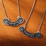Collier Personnalisé avec Prénom en Tête de Mort Citrouille avec Revêtement Noir Cadeau de Toussaint pour Femmes et Filles