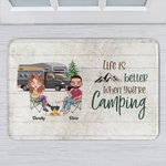 Gepersonaliseerde Life is Better When You're Camping Deurmat Verjaardagscadeau