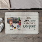 Gepersonaliseerde Life is Better When You're Camping Deurmat Verjaardagscadeau