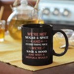 Tasse en céramique noire personnalisée We're Not Sugar & Spice And Everything Nice Best Friends Gift for Sisters (Nous ne sommes pas le sucre et les épices et tout ce qui est agréable)