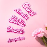 Personlig holografisk Dolly navn klistremerke vinyl klistremerke vannbestandig selvklebende etikett tumbler dekorasjon bursdag julegave til rosa dukke elsker