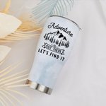 Henkilökohtainen seikkailu on siellä ulkona Camping lainausmerkit kaareva Tumbler vuosipäivä syntymäpäivä lahja perheelle
