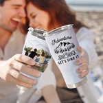 Henkilökohtainen seikkailu on siellä ulkona Camping lainausmerkit kaareva Tumbler vuosipäivä syntymäpäivä lahja perheelle