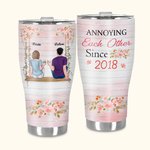 Personlig Annoying Each Other Since 2019 Par som sitter på blomstersvinge buet tumbler med halm jubileum Valentinsdag gave til par 1