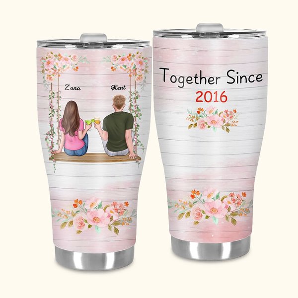 Personnalisé Ensemble depuis 2020 Couple assis sur une balançoire florale Gobelet courbé avec paille Cadeau d'anniversaire pour couple