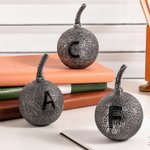 Gepersonaliseerde Vintage Gegraveerde Initiaal Grappige Bom Papiergewicht Bureau Accessoire Home Werk Kantoor Decor Cadeau voor Collega Vriend