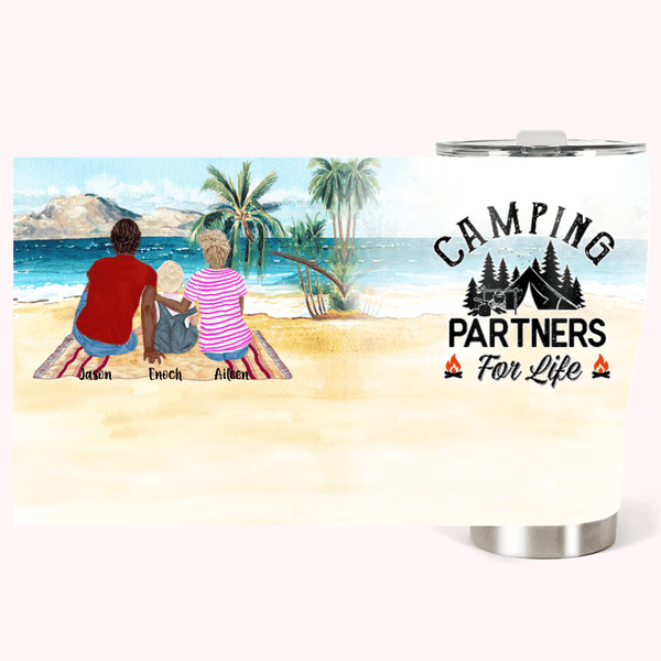 Bicchiere curvo personalizzato Camping Partners for Life per una coppia di amanti del campeggio e della famiglia