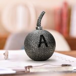 Gepersonaliseerde Vintage Gegraveerde Initiaal Grappige Bom Papiergewicht Bureau Accessoire Home Werk Kantoor Decor Cadeau voor Collega Vriend