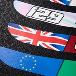 Set di 2 adesivi personalizzati per la visiera del casco da moto con nome, numero, bandiera, logo, regalo per gli appassionati di sport motoristici.
