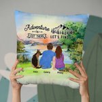 Taie d'oreiller personnalisée Family Camping Adventure Is Out There Let's Find It Cadeau de Noël Cadeau d'anniversaire