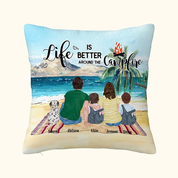 Couvre oreiller personnalisé Family Camping Beach Life Is Better Around The Campfire (La vie est plus belle autour du feu de camp) Cadeau de Noël Cade