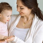 Spersonalizowany naszyjnik 1-5 Baby Feet with Birthstone Sterling Silver Biżuteria na Dzień Matki, Święto Dziękczynienia, prezent dla mamy i babci