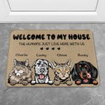 Tapis de Porte Personnalisé avec Dessin de 1-6 Chiens ou Chats Welcome To Our House Cadeau Noël Emménagement pour Propriétaire d'Animal de Compagnie