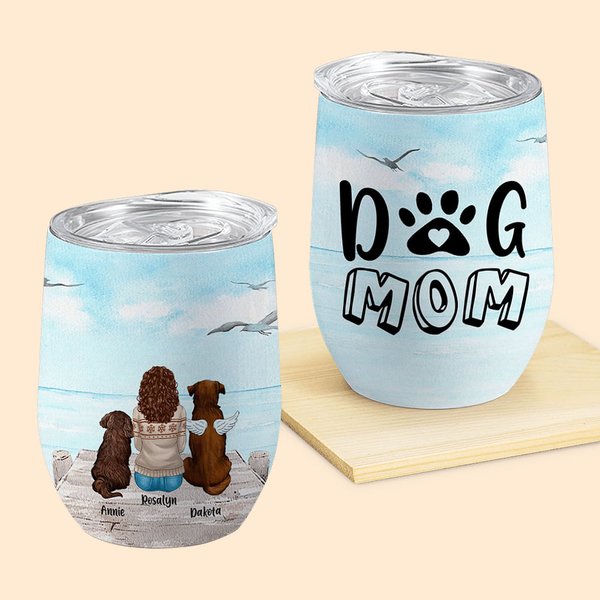 Chien Personnalisé Maman Papa Profitant d'un paysage de mer avec ami à fourrure 12oz Wine Tumbler Birthday Christmas Gift for Dog Lovers