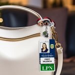 Porte-Badge Personnalisé avec Portrait Animale Accessoire de Carte avec Breloque Patte Pailletée Cadeau Noël Thanksgiving pour Infirmière Vétérinaire