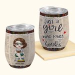 Henkilökohtainen Just A Girl Who Loves Books Bookrack Tausta 12oz Wine Tumbler Lukeminen Lahja Joululahja Syntymäpäivälahja lahja kirjan ystäville