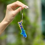 Porte-clés Fashion Rose Arc-en-Cidel Personnalisé avec Nom Initiale Accessoire en Acrylique Sac à Dos Clés Cadeau pour Fans de Poupée Rose