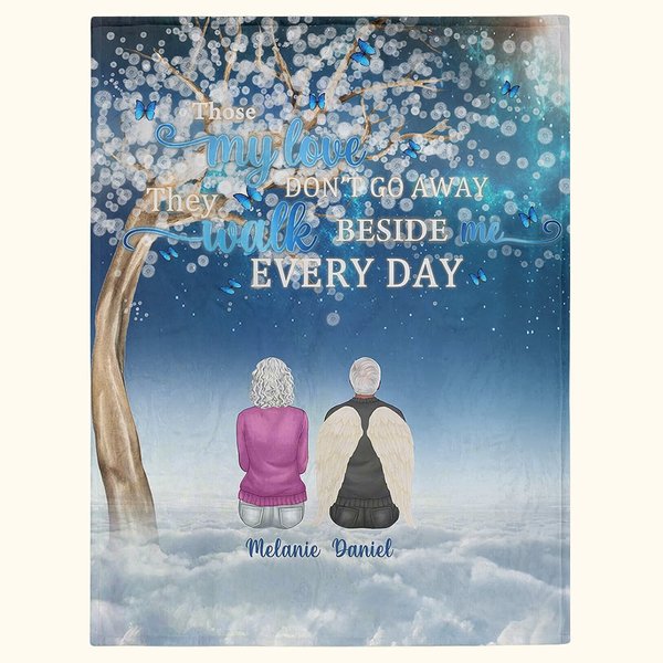 Spersonalizowany koc z miękkiego polaru They Walk Beside Me Every Day Świąteczny upominek dla rodziny