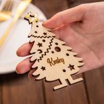 Support 3D Personnalisé Arbre de Noël en bois Noms de table pour le dîner de Noël Cadeau pour la famille et les amis