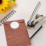 Tampon à Gaufrer Personnalisé avec Fleur de Naissance et Texte Cadeau d'Anniversaire pour Amoureux des Livres de la Bibliothèque