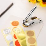 Tampon à Gaufrer Personnalisé avec Fleur de Naissance et Texte Cadeau d'Anniversaire pour Amoureux des Livres de la Bibliothèque