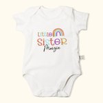 Gepersonaliseerd 100% Katoen Geborduurde Afdrukken Regenboog Unisex T-shirt en Onesie Set met Naam Bijpassende Set Verjaardagscadeau voor Nieuwe Moede
