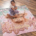 Coperta in pile personalizzata con cappello rosa di Babbo Natale e pan di zenzero per i fan delle mucche delle Highlands