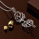 Flor de loto personalizada con mini urna de cenizas Collar de cremación Regalo conmemorativo de simpatía por la pérdida de un ser querido