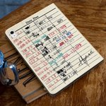 Gepersonaliseerde Retro Bibliotheek Datum Verschuldigd Kaart Ontwerp Hoesje voor iPad met Potloodhouder Verjaardagscadeaus voor Boekenliefhebbers Leze