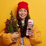 Personalisierte Rosa Floral Highland Cow 20oz Skinny Becher mit Namen Weihnachtsgeschenk für Frauen Mädchen Highland Cow Lover