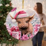 Personlig rosa blommig Highland Cow keramisk prydnad med namn hängande dekoration julklapp för familj Highland Cow älskare 5