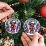Gepersonaliseerd Roze Schattig Hoogland Koe Kerst Keramisch Ornament met Naam Boom Decor Kerstcadeau voor Familie Kinderen