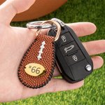 Gepersonaliseerde dubbelzijdige voetbal sleutelhanger met nummerplaat Lederen tas tag sport thema accessoire geschenk voor voetballer sportliefhebber