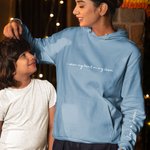 Gepersonaliseerde Ik Draag Mijn Hart Op Mijn Mouw Hoodie met Naam Cadeau voor Moeder Grootmoeder