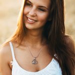 Flor de loto personalizada con mini urna de cenizas Collar de cremación Regalo conmemorativo de simpatía por la pérdida de un ser querido